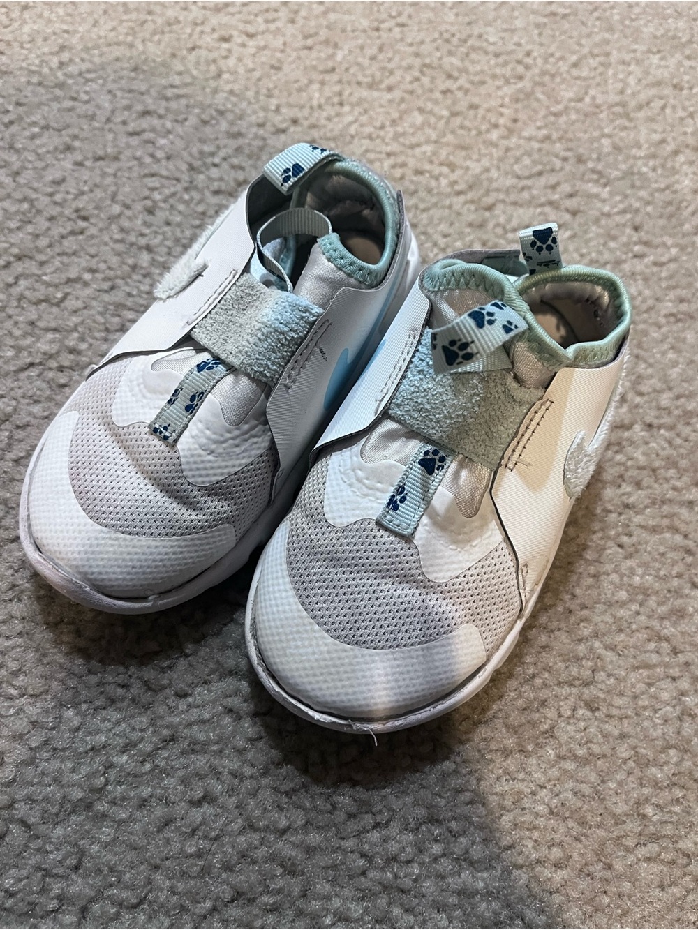 Kids White and Light Blue Athletic Slip-On Sneakers Nike toddler size 9 C